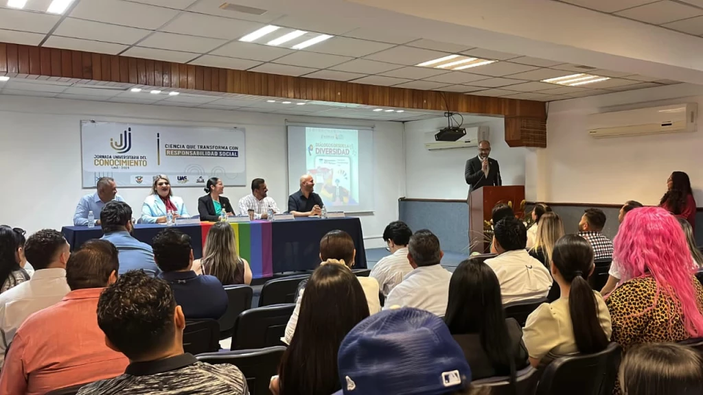 Presentan conferencia  "Diálogos desde la Diversidad" en la FACISO UAS Mazatlán