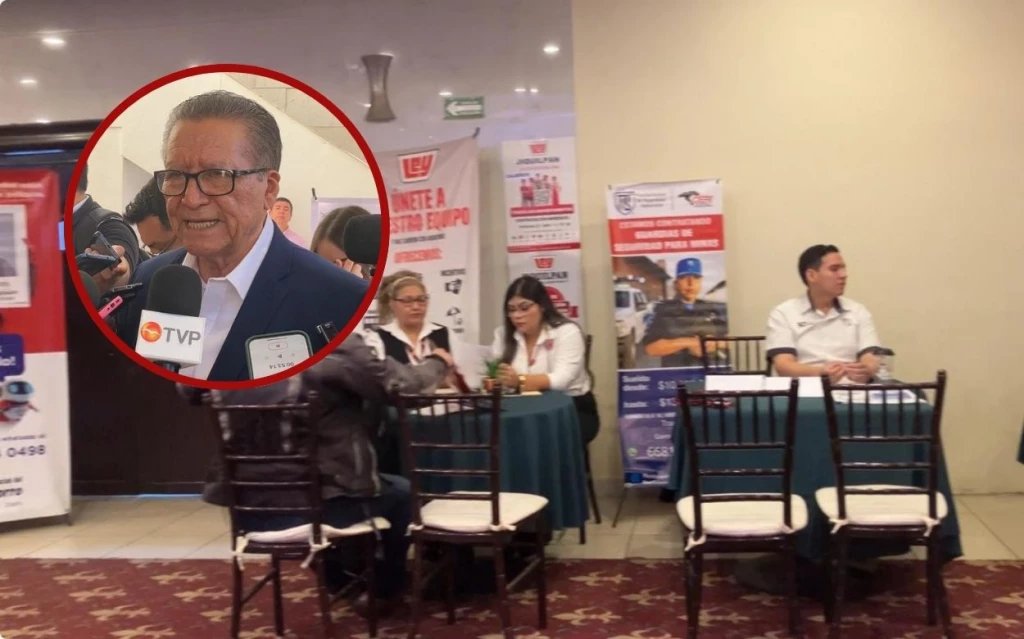 Jóvenes se reúnen en la Feria del Empleo Los Mochis