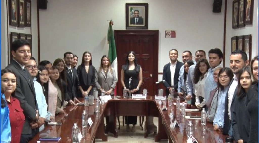 Toman protesta integrantes del Cabildo Juvenil