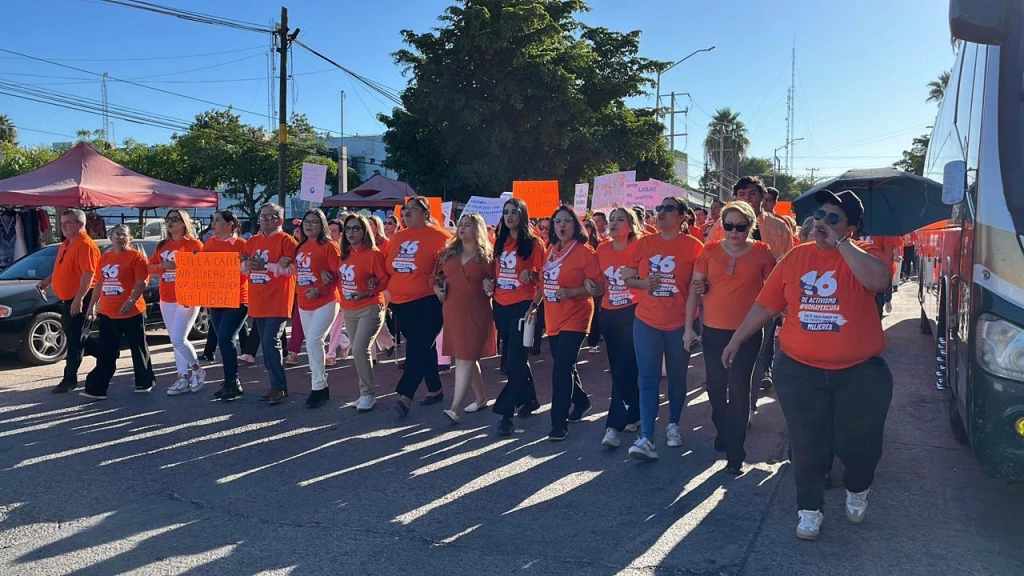 Marcha en Ahome exige poner fin a la violencia digital contra las mujeres en Ahome