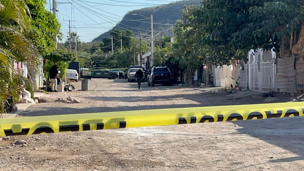 Ejecutan a un hombre dentro de su camioneta en la colonia 5 de Febrero, en Culiacán