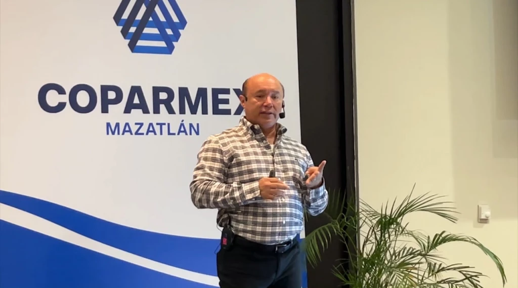 Advierten aumento de riesgos fiscales y regulatorios ante el SHCP