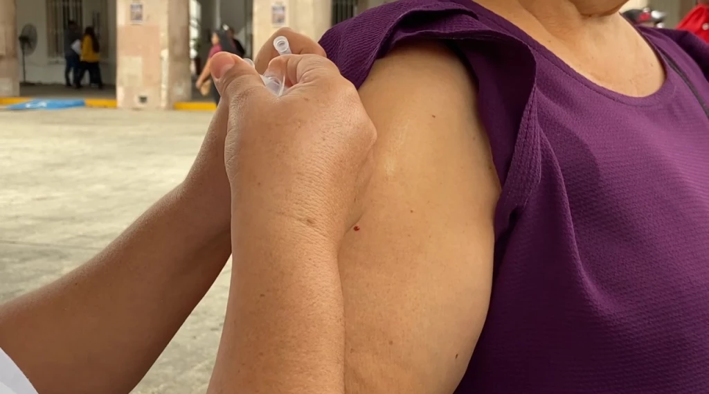 Avanzan campañas invernales de vacunación en Mazatlán