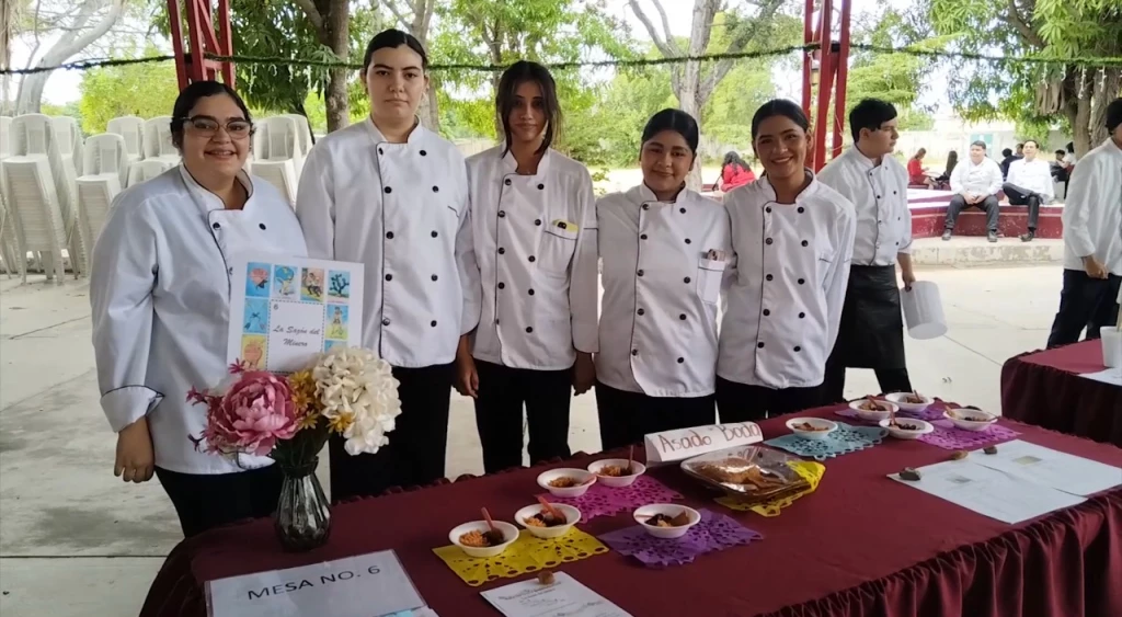 Creatividad y gastronomía del mundo se unen en proyectos finales de alumnos del CBTis No.51