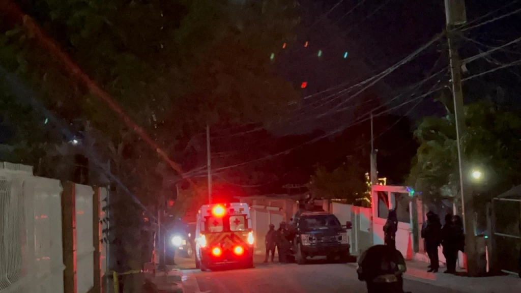 Menor y mujer resultan lesionadas tras ataque a balazos e incendio en Bellavista, en Culiacán