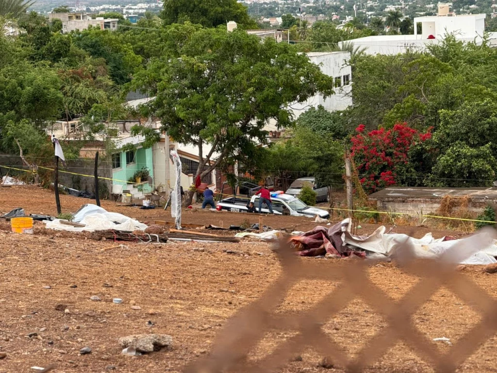 Desalojan invasión en terreno de la primaria Valentín Gómez Farías en Culiacán