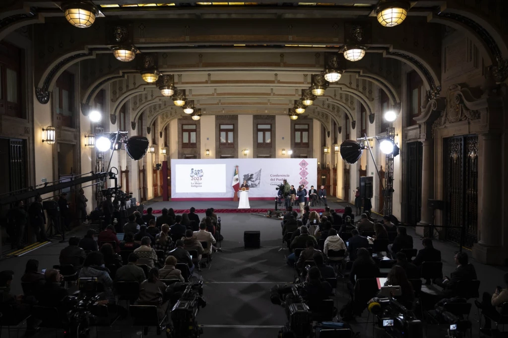 Niega Sheinbaum que haya habido acarreados en el evento en el Zócalo