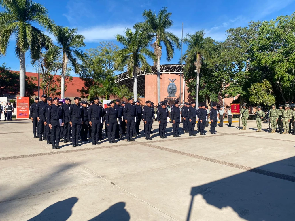 Entregan reconocimientos a policías y custodios en Sinaloa
