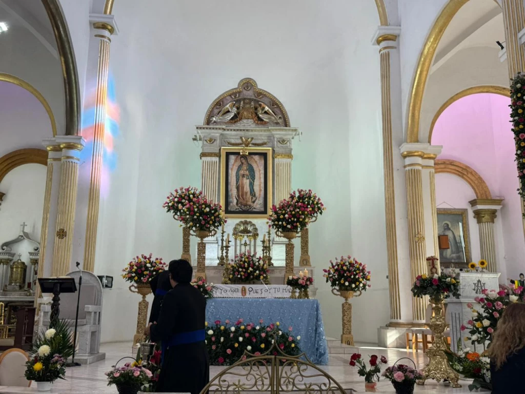 Bajo el manto Sagrado de la Virgen María el Santuario de Guadalupe en Los Mochis celebra su día