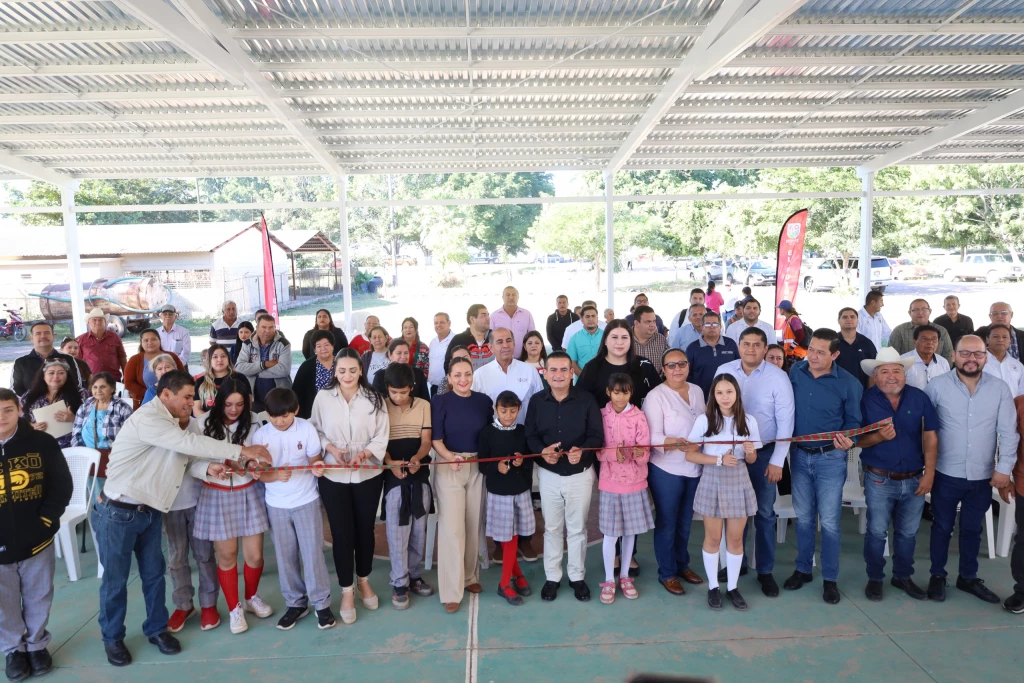 Navolato entrega techumbre en comunidad 5 de Mayo y refuerza llamado al cuidado de las obras