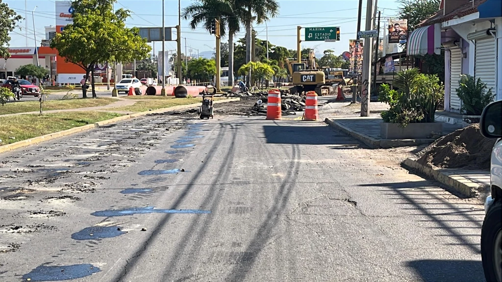 Cierran tramo en la avenida Insurgentes por trabajos de colector pluvial
