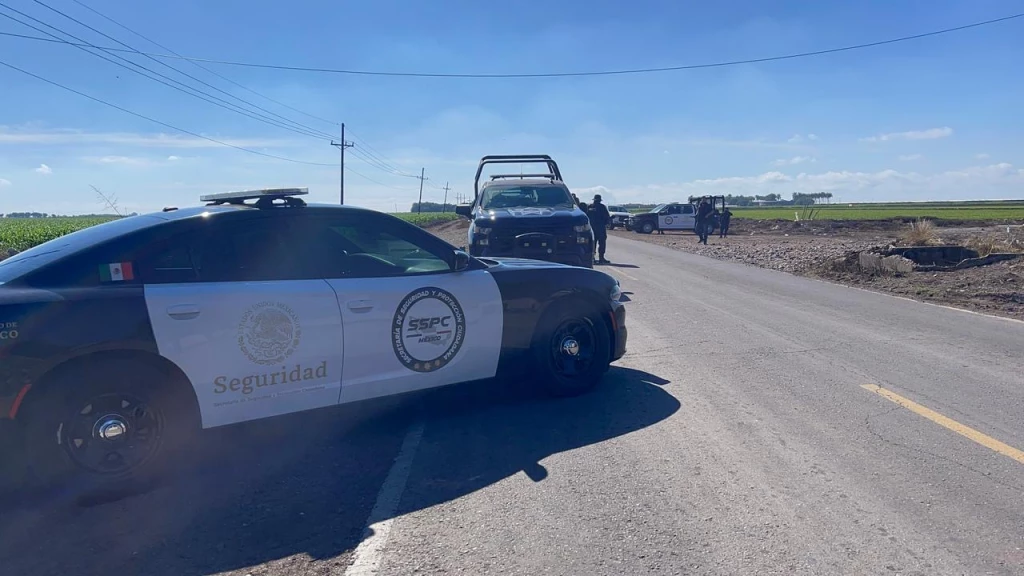 Localizan a hombre ejecutado a balazos a un costado de la carretera La 50, en Navolato