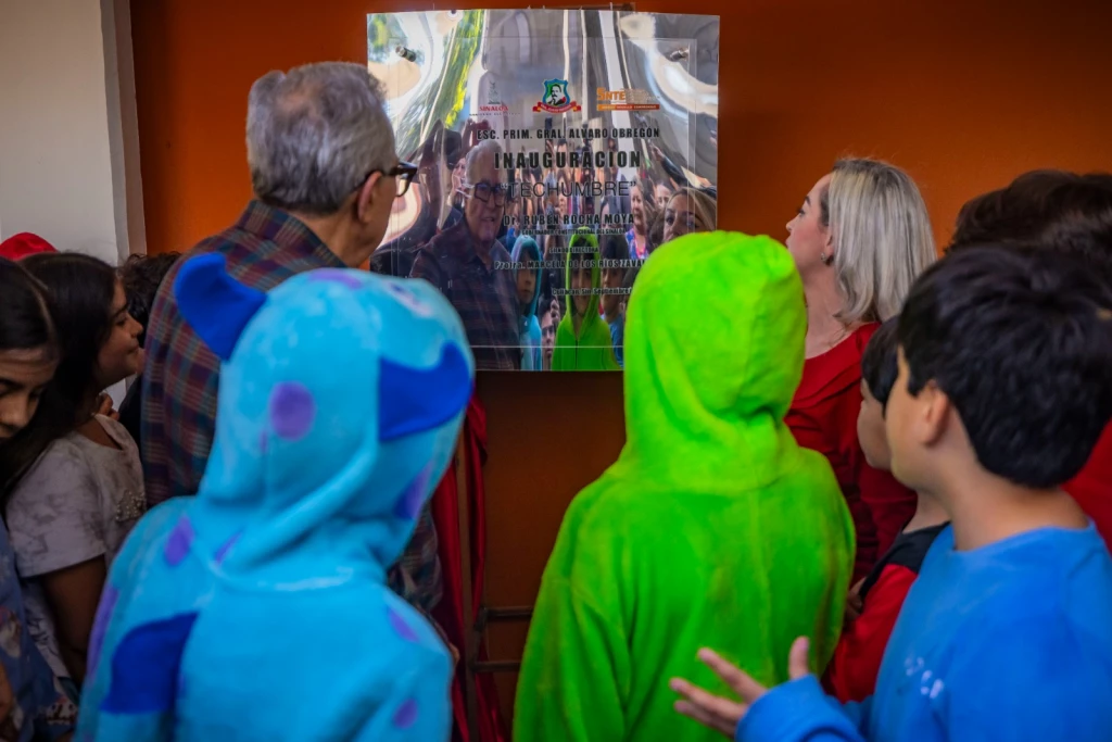 Inaugura Rocha techumbre y barda en primaria 
