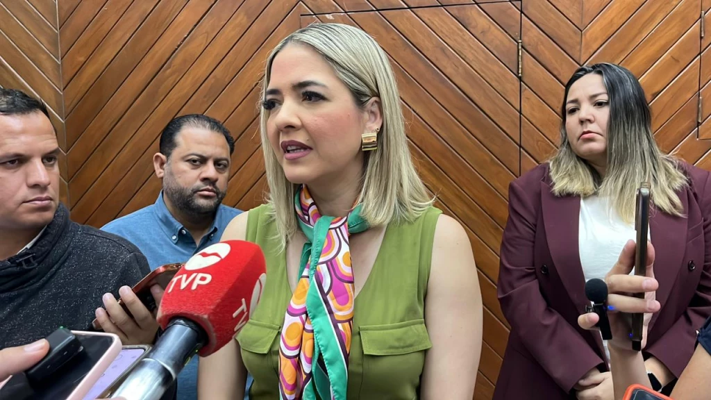 Aclara Estrella Palacios que no se le hizo descuento al Acuario en su deuda