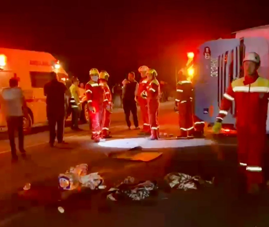 Choque y volcamiento en la carretera Navojoa–Huatabampo deja un muerto y 32 lesionados