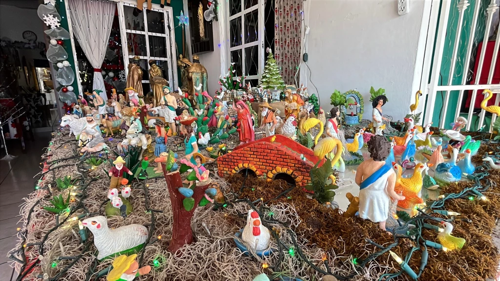 Familia mazatleca realiza nacimiento con más de 200 figuras desde hace 60 años