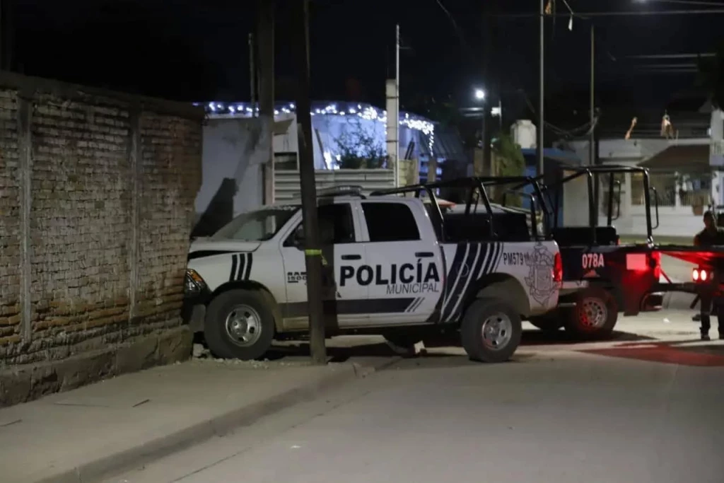 Chocan dos patrullas de la Policía Municipal cuando atendían reporte