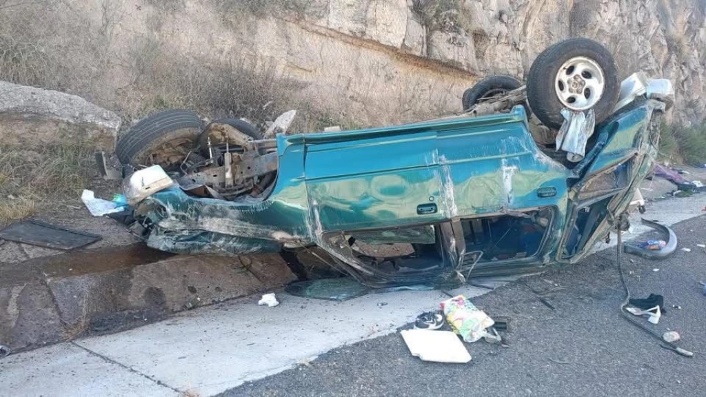 Volcadura en la Mazatlán – Durango ocasiona la muerte de cuatro personas y graves lesiones en una niña de cinco años