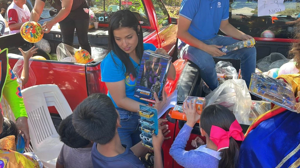 Fundación Grupo Alerta y TVP llevan alegría en este Día de Reyes Magos a niños Mazatlecos
