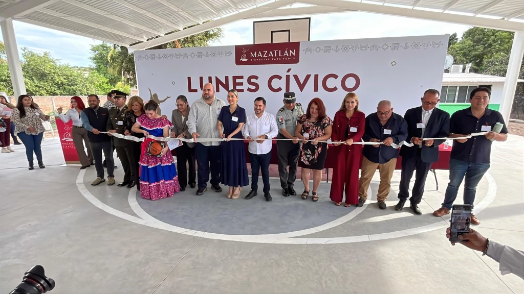 Entrega obra de techumbre Gobierno de Mazatlán en Telesecundaria de Siqueros