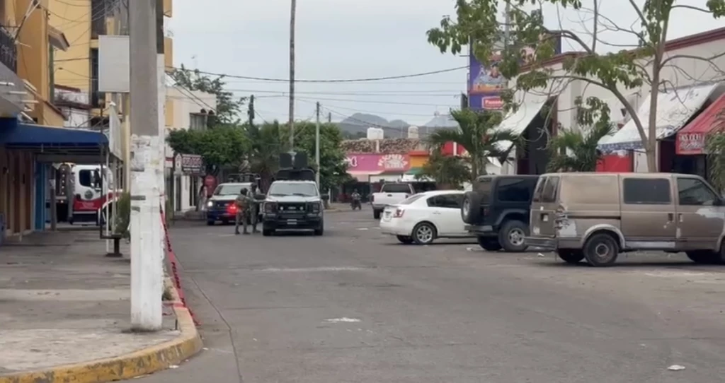 Persecución en Escuinapa deja dos personas lesionadas, un detenido y un vehículo asegurado