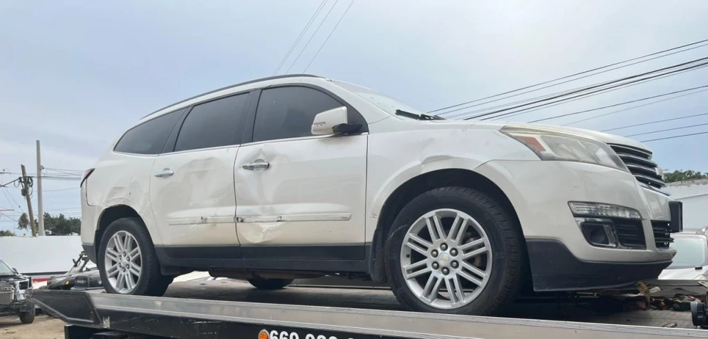 Encuentran camioneta abandonada con reporte de robo en el fraccionamiento Playa Sur de Mazatlán