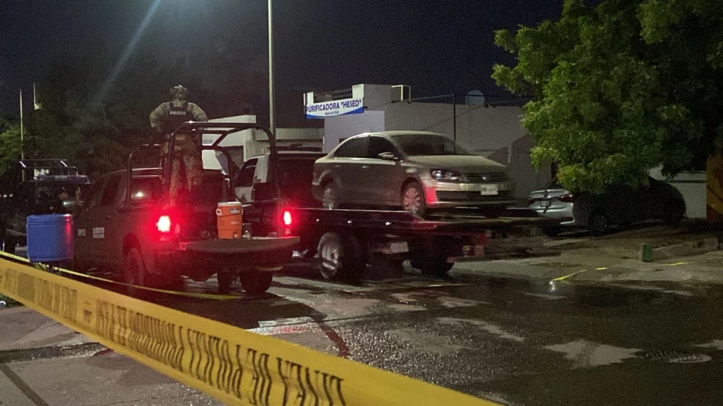 Localizan vehículo abandonado de policía municipal desaparecido en Culiacán