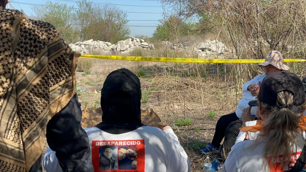 Colectivo Sabuesos Guerreras localiza restos óseos en predio baldío de Culiacán