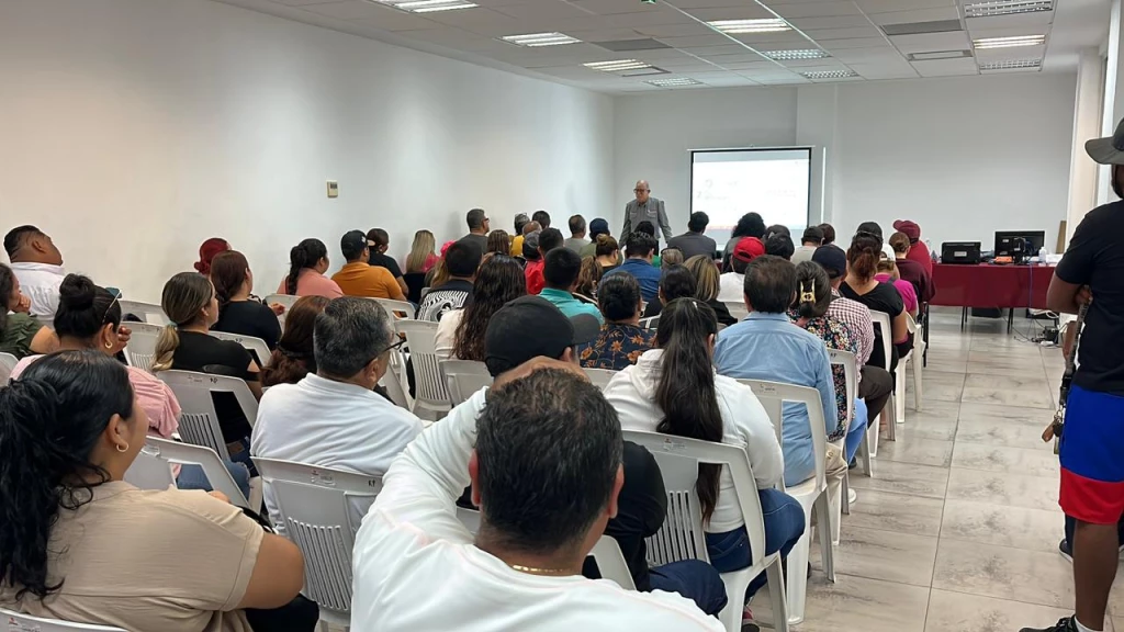 Realiza COEPRISS capacitación a vendedores de comida ante la cercanía del Carnaval de Mazatlán