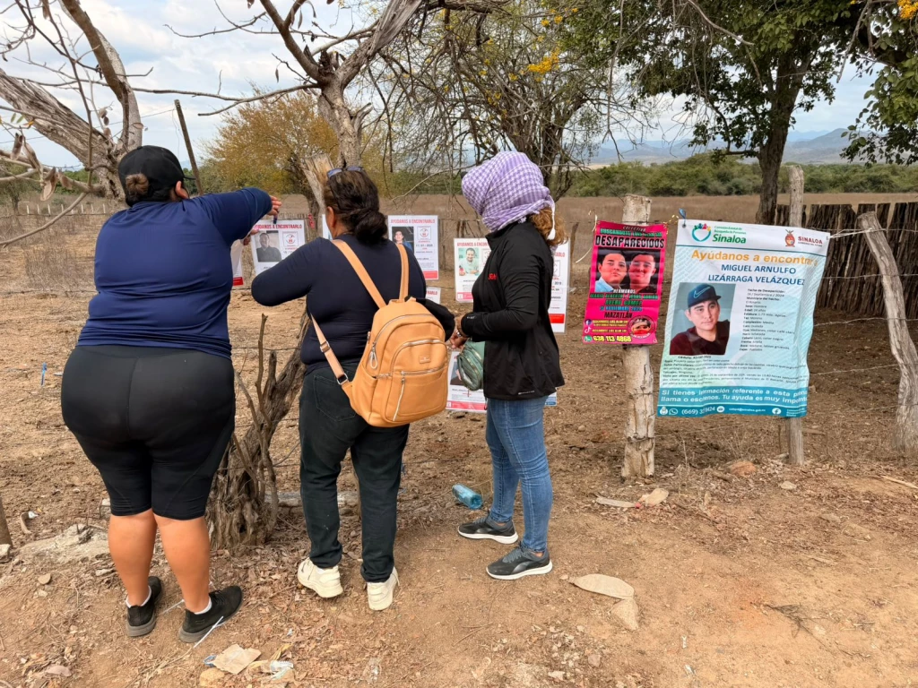 Colectivos de búsqueda de Durango acuden a fosa clandestina de El Verde, Concordia para solicitar información