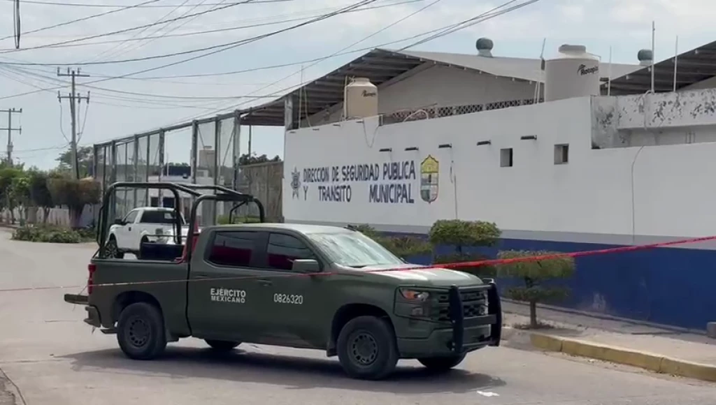 Ataque con explosivos a instalaciones la Dirección de Seguridad Pública de Escuinapa deja a dos lesionados