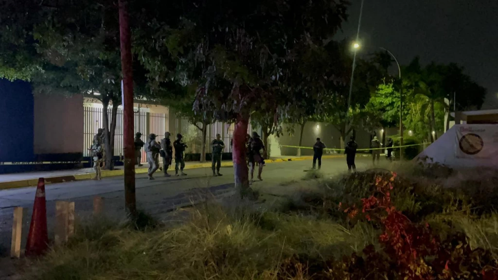 Asesinan a balazos a un hombre y abandonan su cuerpo en la colonia Chapultepec, en Culiacán