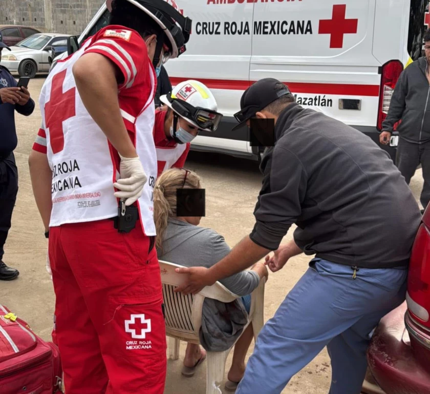 Atacan a balazos a mujer de 57 años de edad en Mazatlán