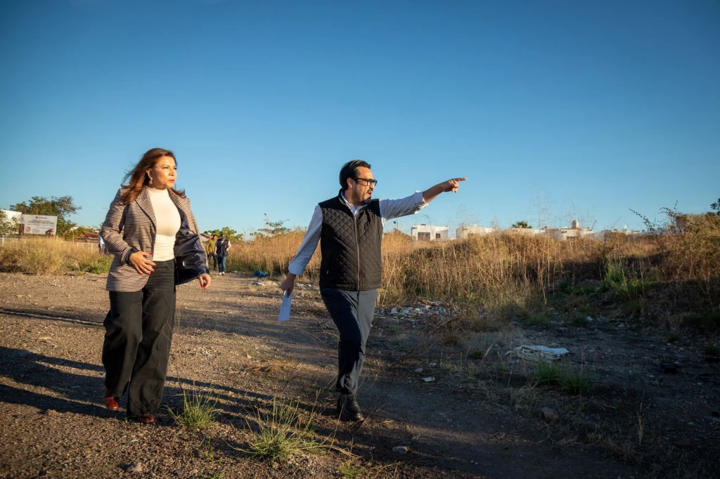 Tendrá Lomas de San Isidro nueva preparatoria CBTIS; Juan de Dios Gámez y titular de SEPyC supervisan terreno