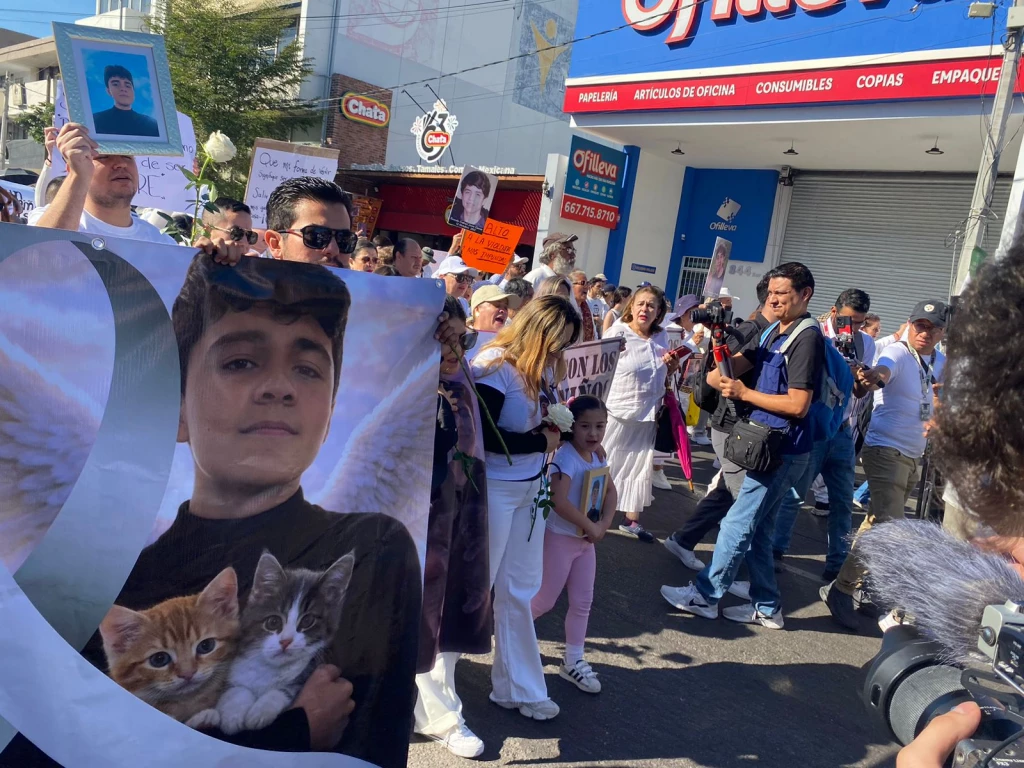 Marcha por justicia a Mizael, exigen paz en Sinaloa