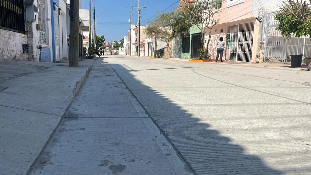 Entregan obra de rehabilitación de drenaje y pavimentación en calle Albert Einstein de Mazatlán