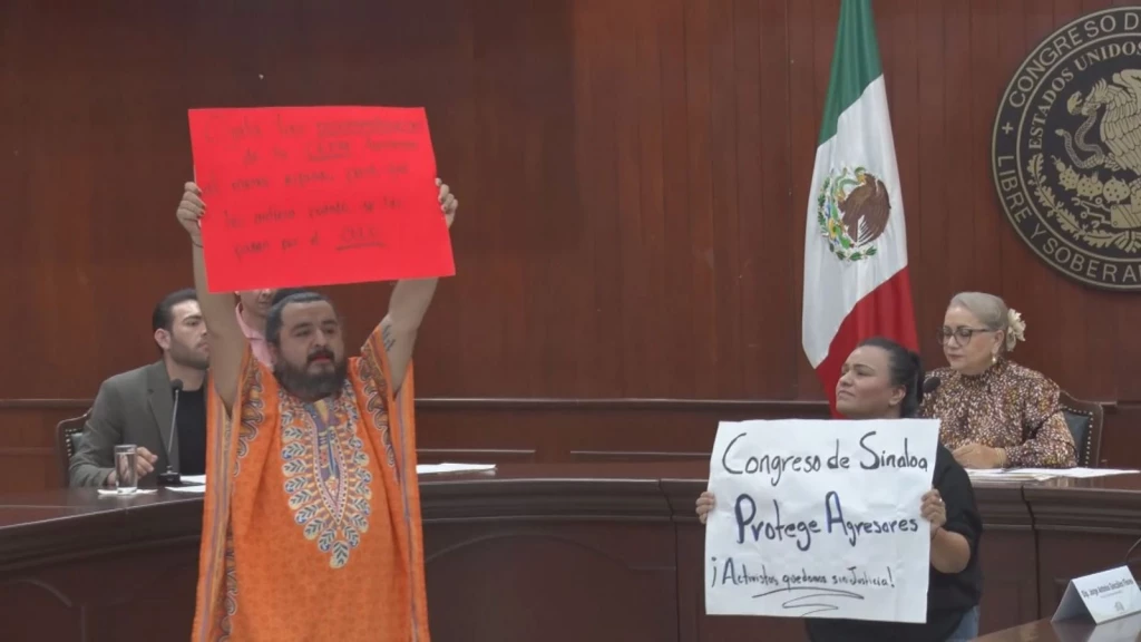Protesta Dignora y Ximena en el Congreso en Sinaloa