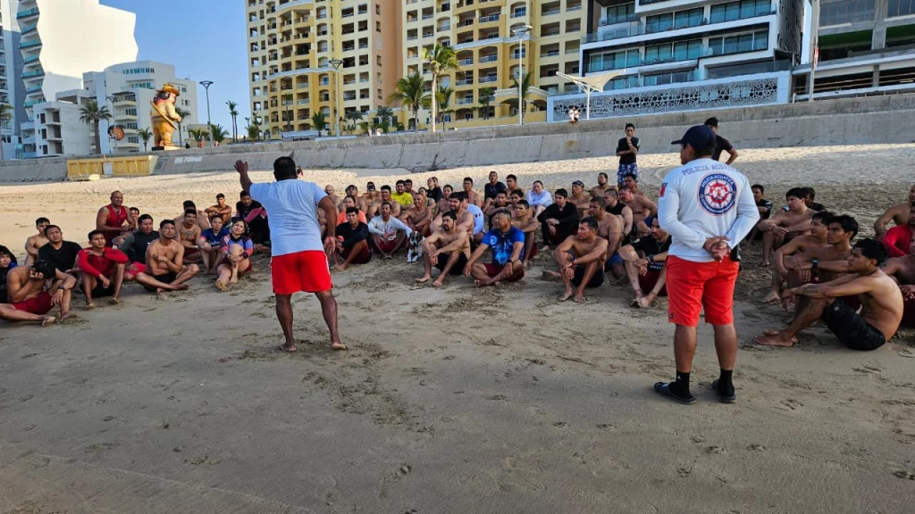 Inician Certificación para Salvavidas 2026 en Mazatlán