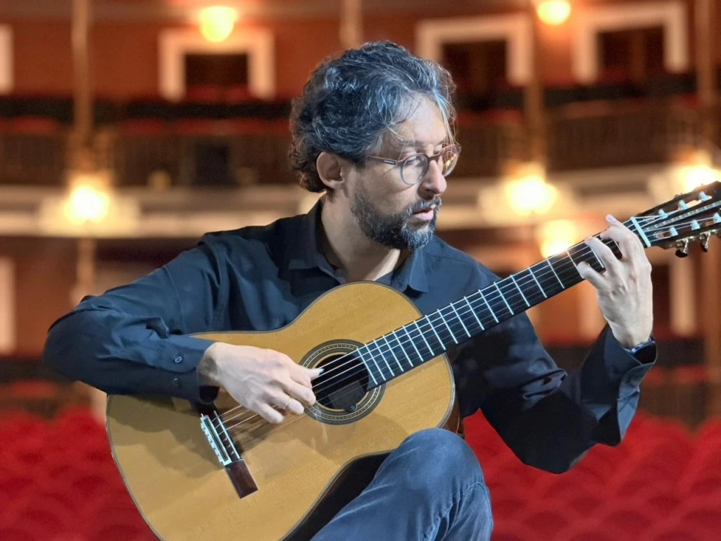Pablo Garibay: un artista con disciplina y perseverancia en la guitarra clásica que ha tocado en escenarios internacionales 