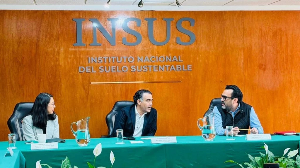 Juan de Dios Gámez gestiona regularización de predios; prevén mil escrituras para familias de Culiacán