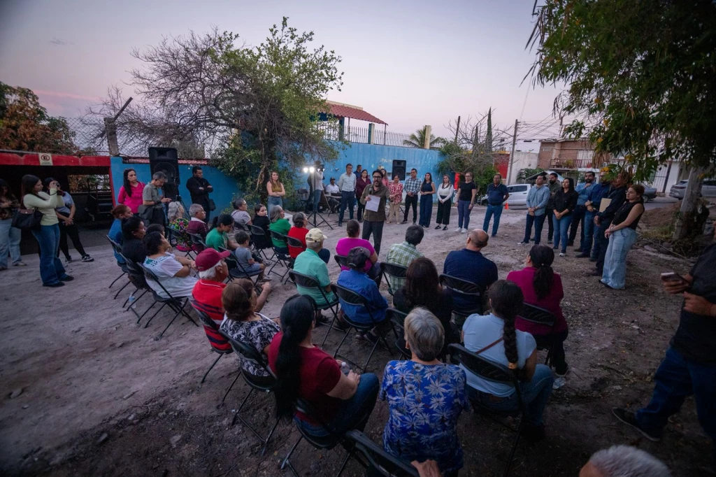 Gámez Mendívil arranca pavimentación de cinco calles en Culiacán