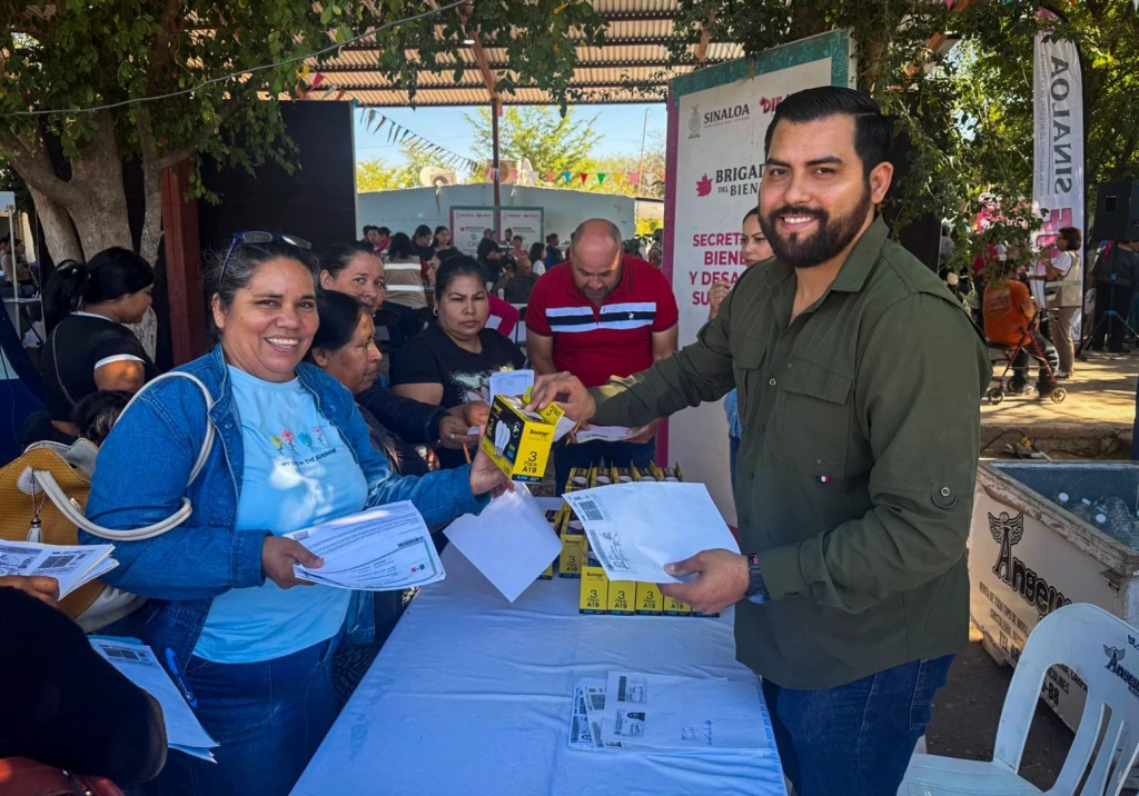 Brigada para el Bienestar acerca apoyos a familias de Sinaloa de Leyva