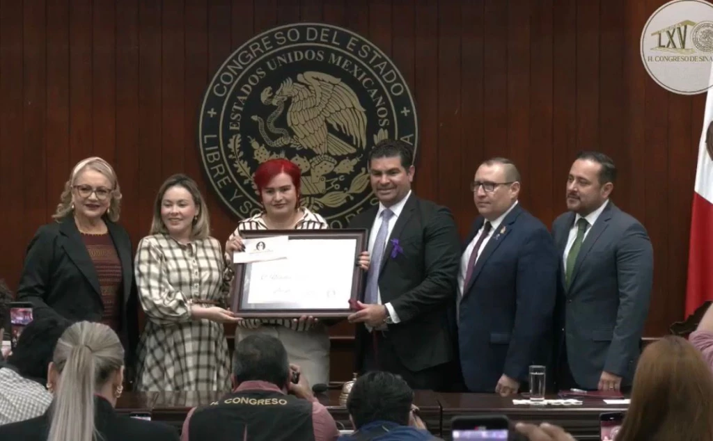 Entregan medalla “Norma Corona Sapién” en Sinaloa