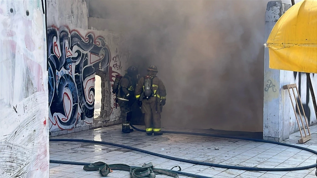 Se registra incendio en edificio abandonado de Mazatlán