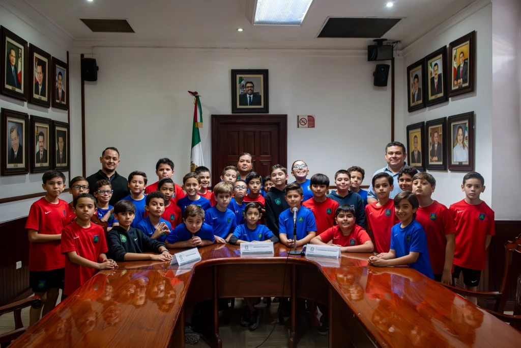Palacio Municipal abre sus puertas a estudiantes con el programa “Conoce tu Ayuntamiento”