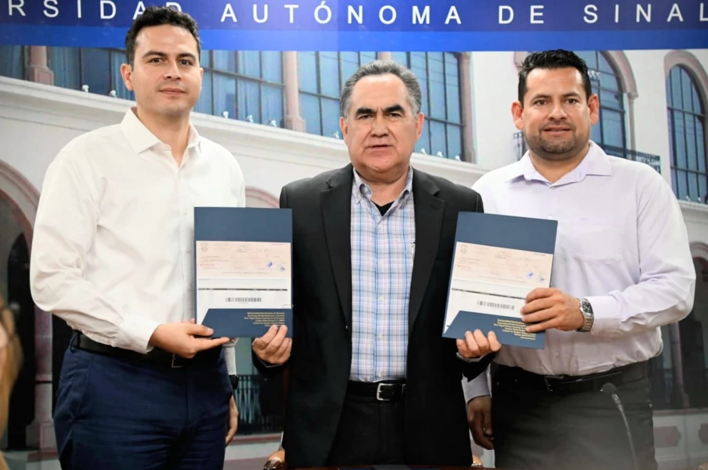 Entrega Jesús Madueña recursos a líderes sindicales del Emplazamiento a Huelga