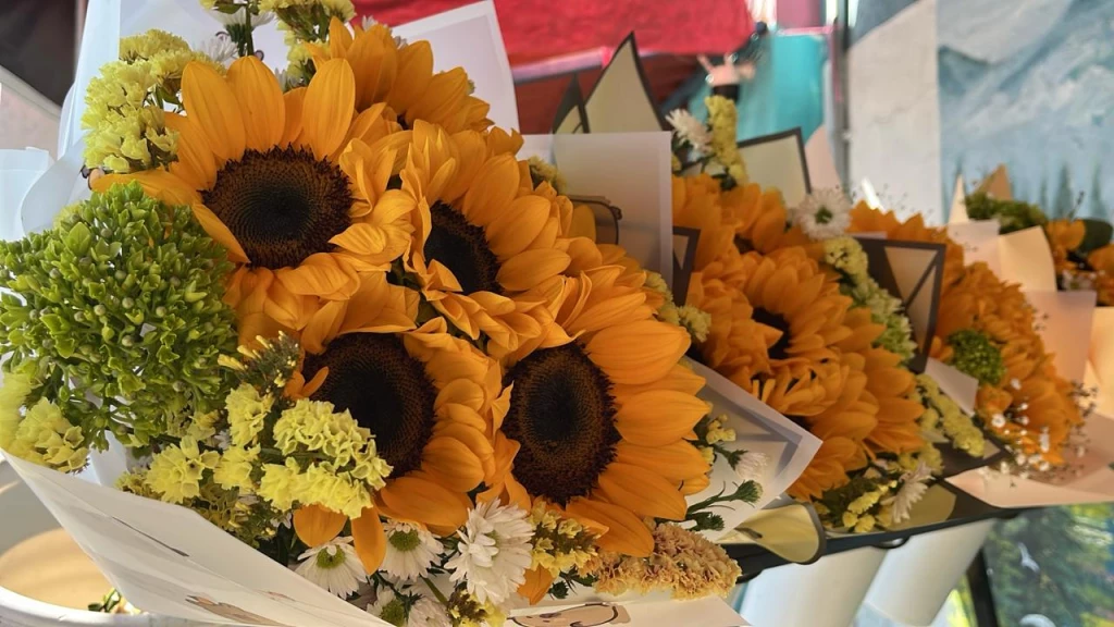 Mercado de Las Flores en Mazatlán se "pinta” de amarillo