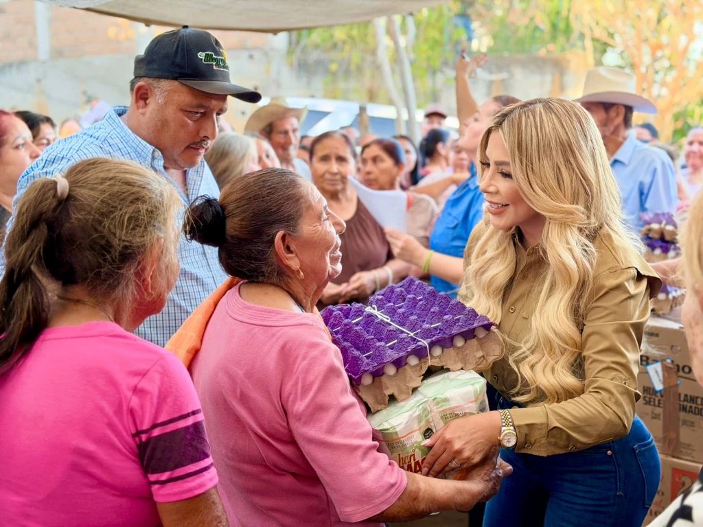 Continúa diputada Verónica Avilés Rochín fortaleciendo el trabajo de territorio y cercanía con el pueblo en Badiraguato