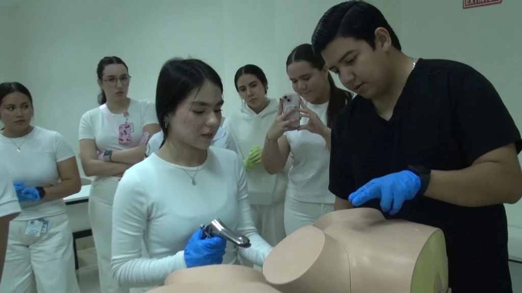 En el marco de su 49° Aniversario, fortalece la Facultad de Medicina de la UAS la formación clínica con Taller de Exploración Ginecológica