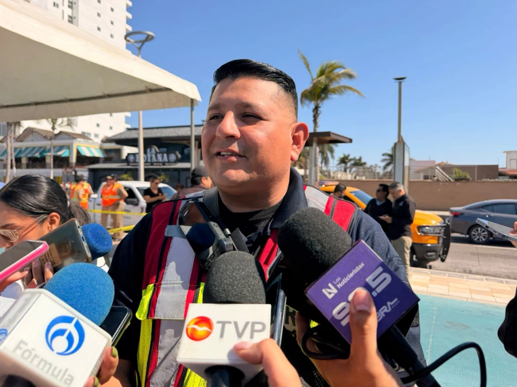 Hasta 10 incendios en lotes baldíos al día atiende Bomberos Mazatlán
